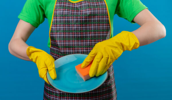 استفاده از دستکش ظرفشویی